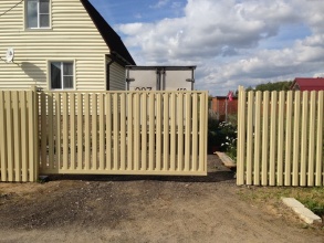 Ворота откатные из евроштакетника - пример 12 фото в Краснознаменске