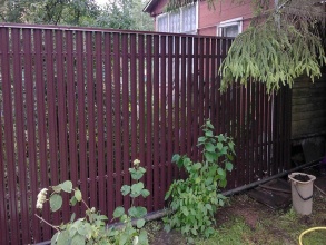Забор из евроштакетника с бетонированием столбов 28 метров фото в Краснознаменске