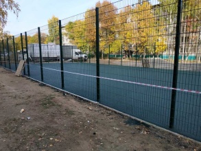 Забор на спортивную площадку 40 метров фото в Краснознаменске