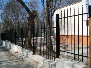 Сварные заборы на ленточном фундаменте 70 метров фото недорого