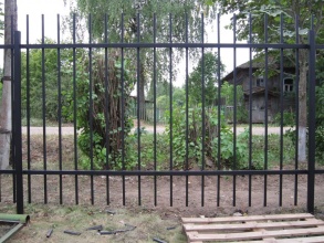 Сварные заборы с забивными столбами  20 метров фото под ключ