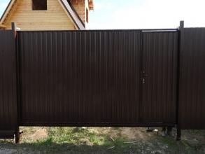 Ворота из профнастила откатные - пример 11 фото в Краснознаменске