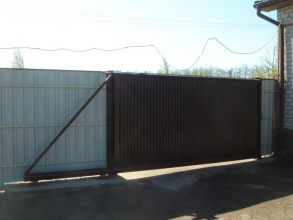 Откатные ворота с ручным управлением - пример 16 фото с установкой