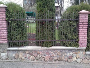 Сварные заборы с кирпичными столбами 80 метров фото в Краснознаменске