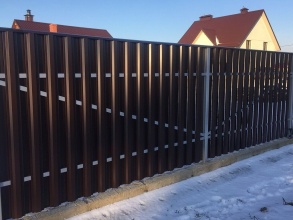 Забор из евроштакетника в шахматном порядке 10 соток фото в Краснознаменске