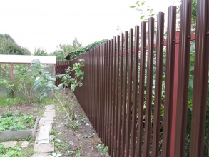Забор из евроштакетника с забивными столбами 86 метров фото в Краснознаменске