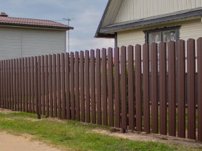 Забор из евроштакетника с забивными столбами 200 метров фото в Краснознаменске