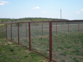 Забор из сетки рабицы в натяг секционный 12 метров фото в Краснознаменске